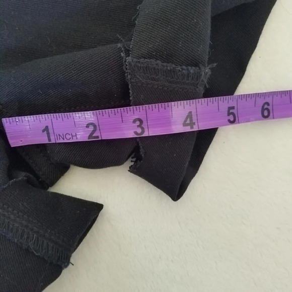 Levi's 550 Black Cut Off‎ Shorts - Picture 4 of 6